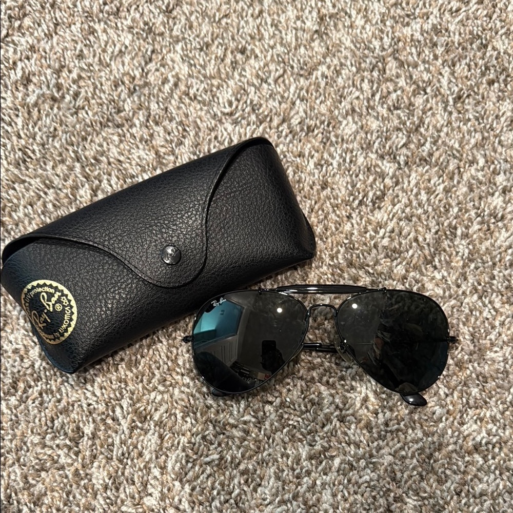 Ray-Ban Classic Black Aviator Sunglasses with Case